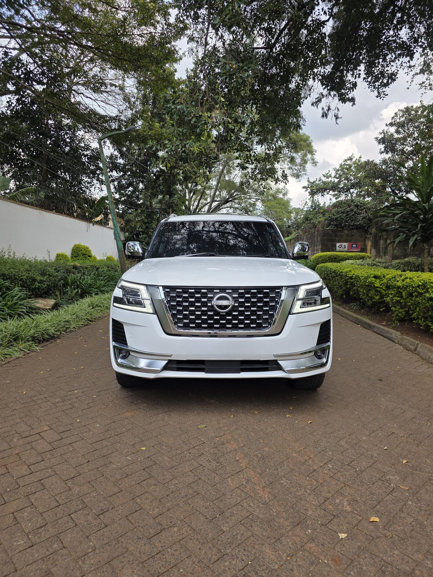 Nissan Patrol Y62 Platinum 5.6L V8 4x4 2013